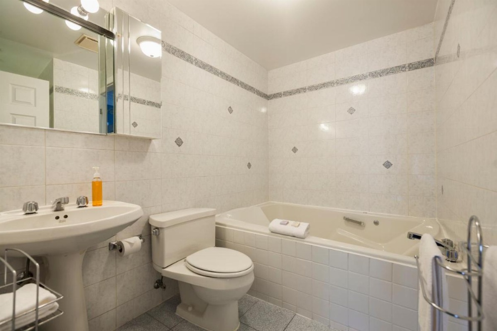 Room image 3