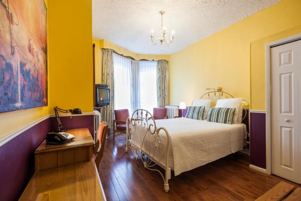 Room image 3